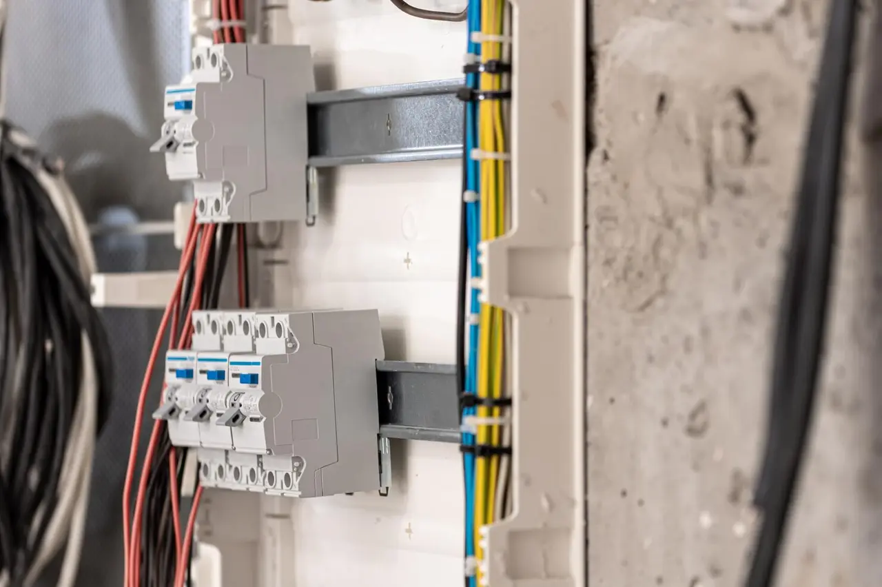 circuit breakers on din-rail